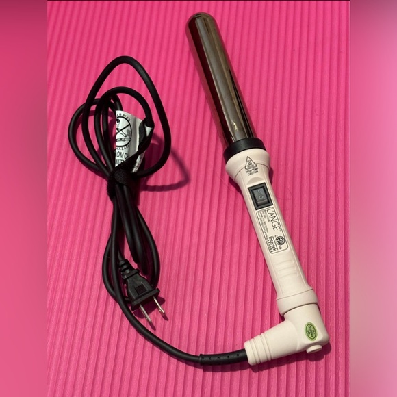 Lange Styling Tool 
Ondulé - Blush 1.25" (32MM)
Titanium
Brand New with Box - Picture 1 of 3